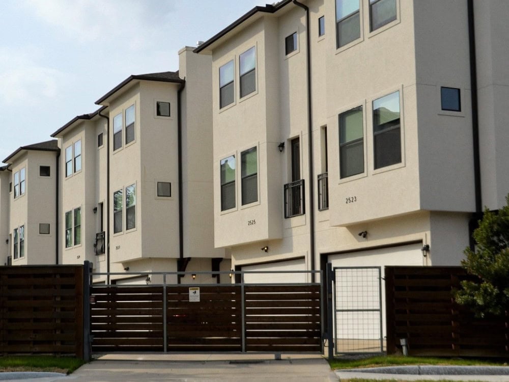 Visual of Arizona landlord discussing rental property insurance with an agent at Premier Choice Insurance—explore coverage options and protect your investment today.